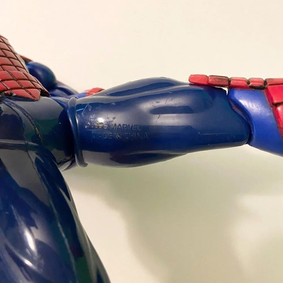 Vintage 1995 Toy Biz Spiderman 10  Inch Tall Poseable Action Figure - Picture 9 of 13